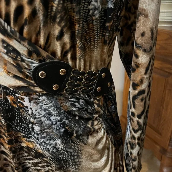 Pretty new w/o tags evening top - Picture 2 of 6